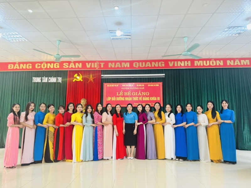 Hương Khê: Phối hợp tổ chức lớp bồi dưỡng nhận thức về Đảng khoá III, năm 2024